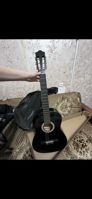 Продам гитару новую
