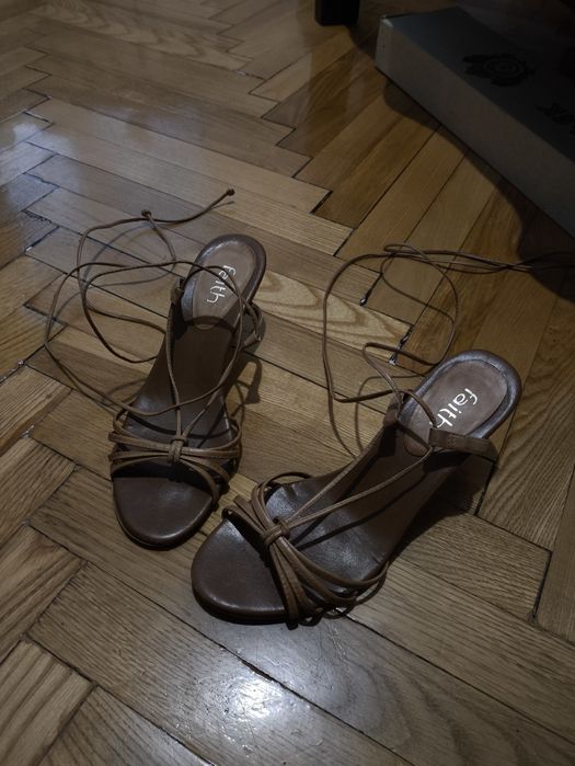 Мюлі на зав'язках