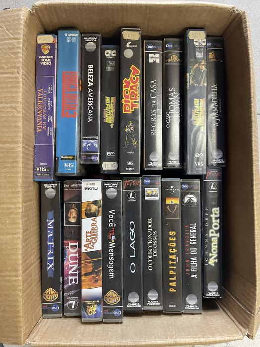 Cassetes VHS em caixa