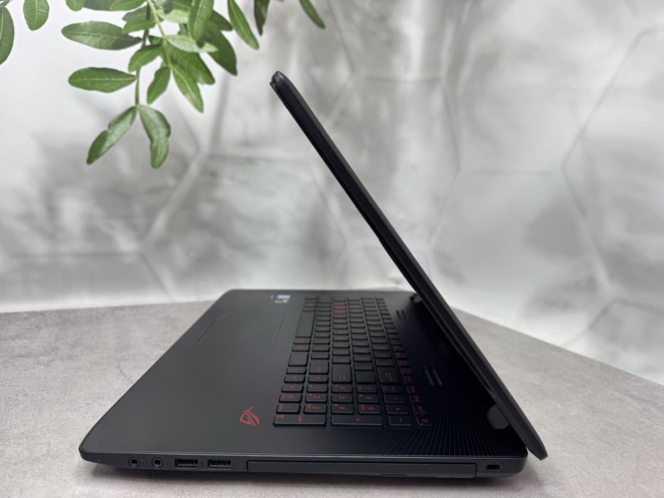 Asus GL752V / i7-6700HQ / GTX 960M 2GB / 8GB / 256GB SSD / 17.3" FHD