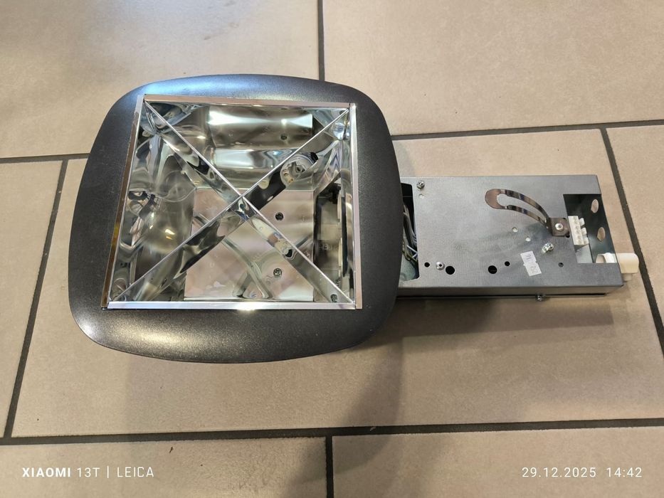 Oprawa przemysłowa SYSTEM QUATRO 2×32W – 7 szt. – z demontażu