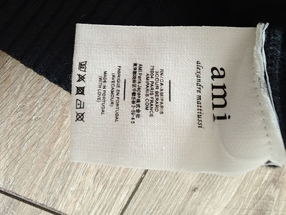 Piękny sweter ami L