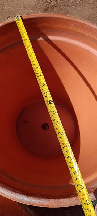 Vasos e potes em barro/terracota, tamanhos diferentes