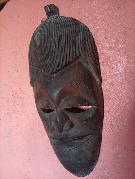 Máscara de madeira