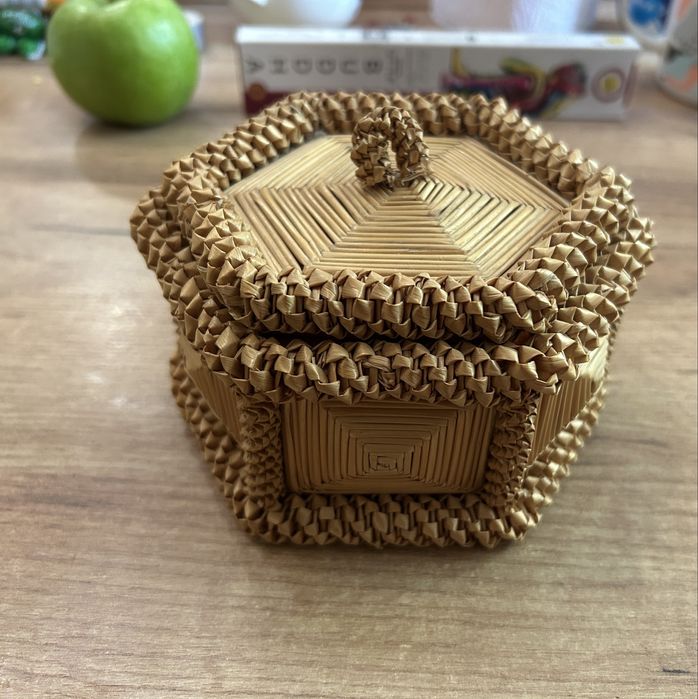Шкатулка шестигранная