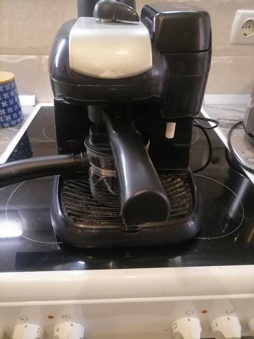 Кавоварка DeLonghi, вживана в робочому стані