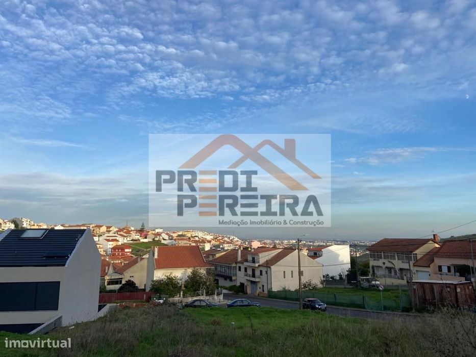 Lote de terreno urbano com 225 m2, para moradia geminada, composta ...