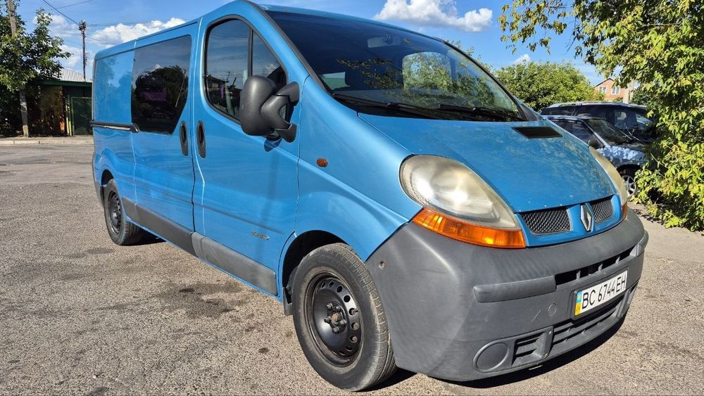 Renault Trafic Vivaro 2,5 long