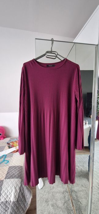 Plisowana sukienka z rozszerzanymi rękawami bordowy XS