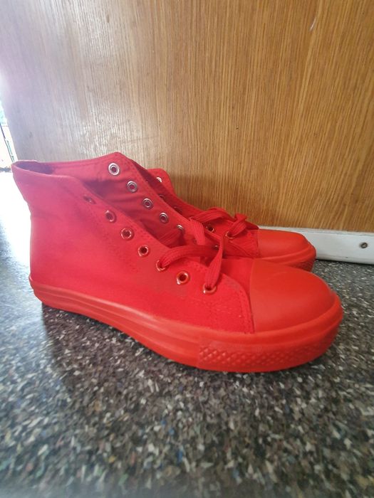 Trampki czerwone r.39