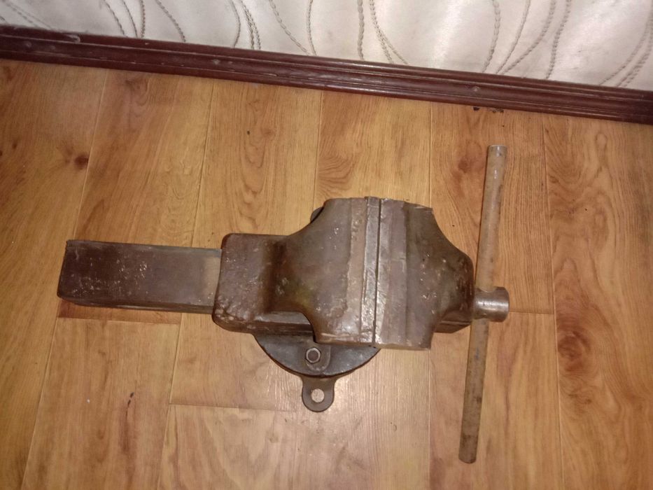 Тиски поворотные губки 14 см времён СССР