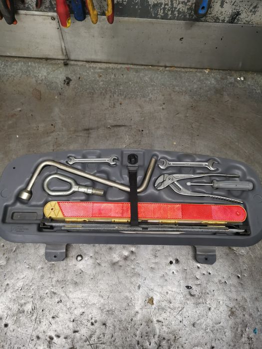 BMW E46 cabrio zestaw narzędzi kluczy