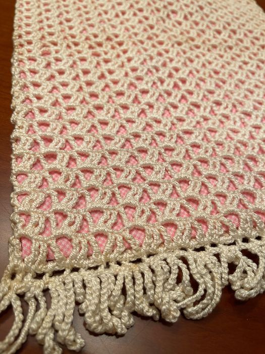 Saco de pão em renda com interior forrado em rosa