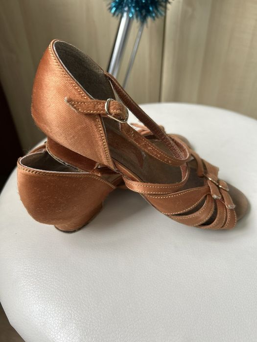 Туфлі для бальних танців