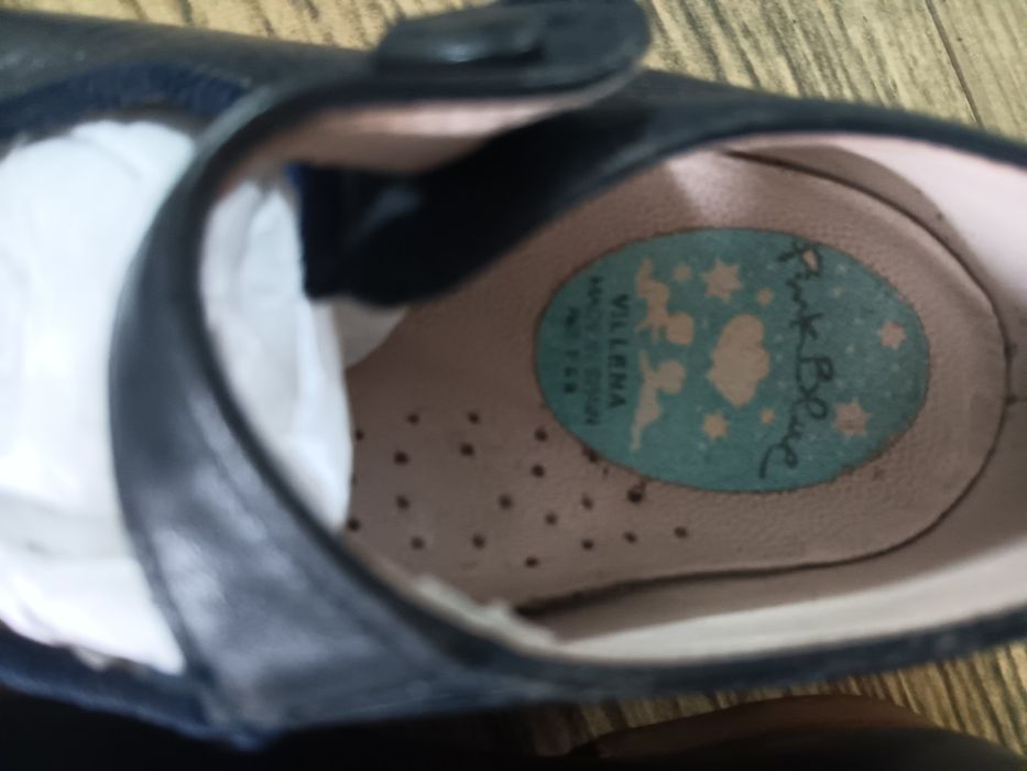 Sapatos azuis menina n22
Sola de borracha e couro
Em bom estado