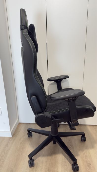 Cadeira Gaming Razer Enki (preta e verde)