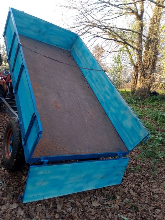 Reboque tribascolante