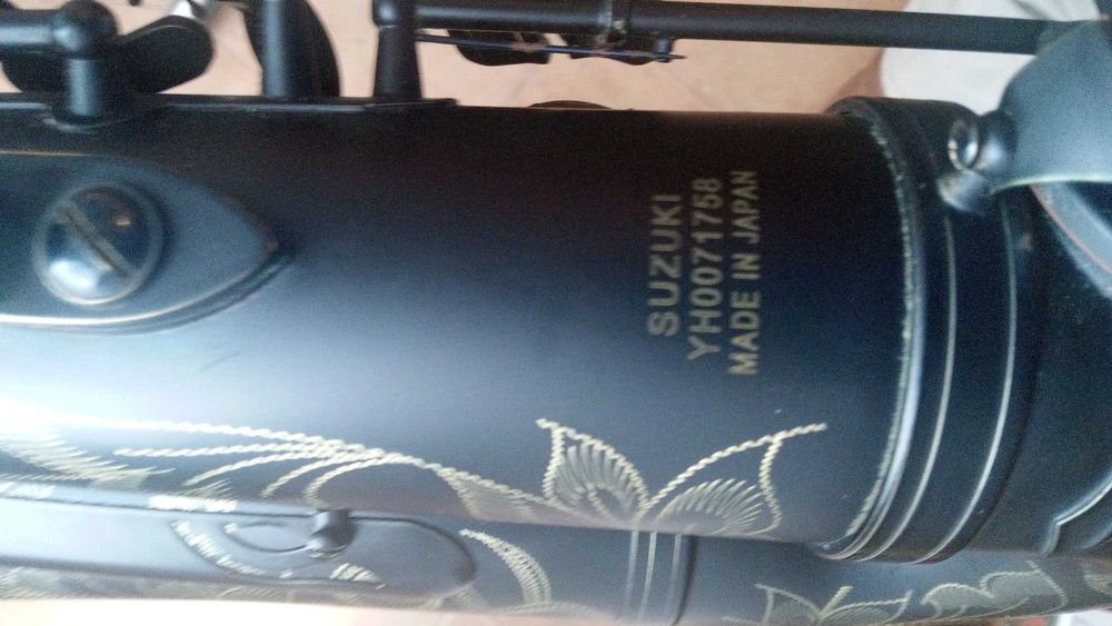 Saxofone Tenor Suzuki