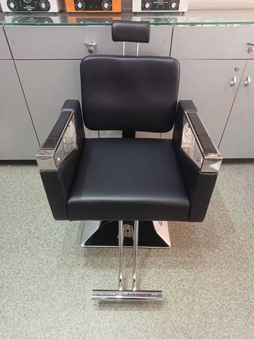 Кресло парикмахерское черное (кожзам) на гидравликеHB-A050