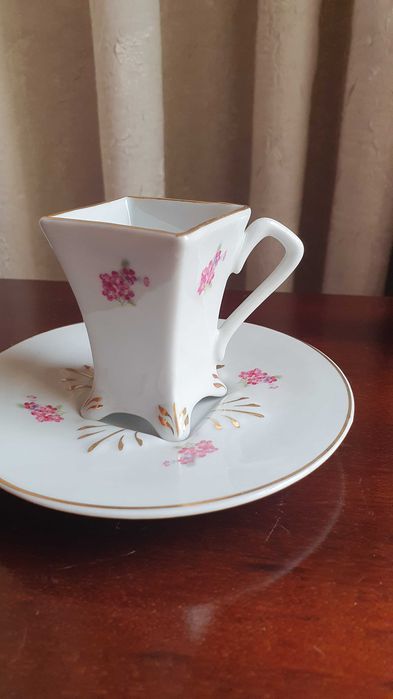 Chávenas e Pires de Porcelanas D´ARTVAL e Japonesa