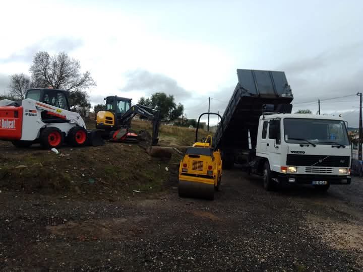 Aluguer de equipamentos/ escavações / limpeza de terrenos