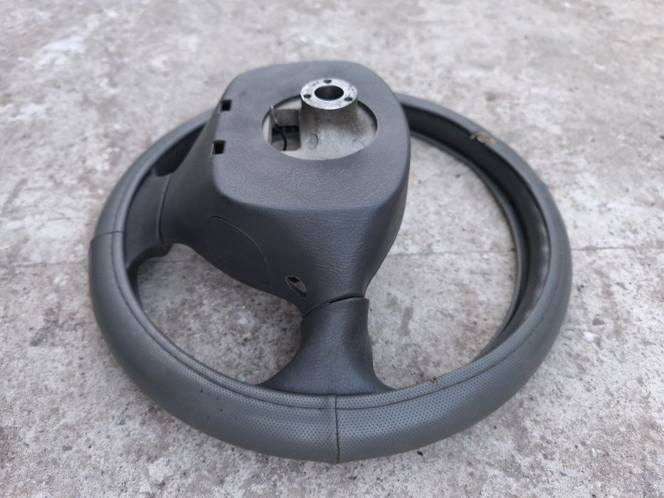 Продам руль на hyundai santa fe 1