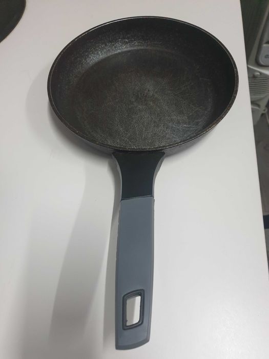 Сковороди бувші в житку