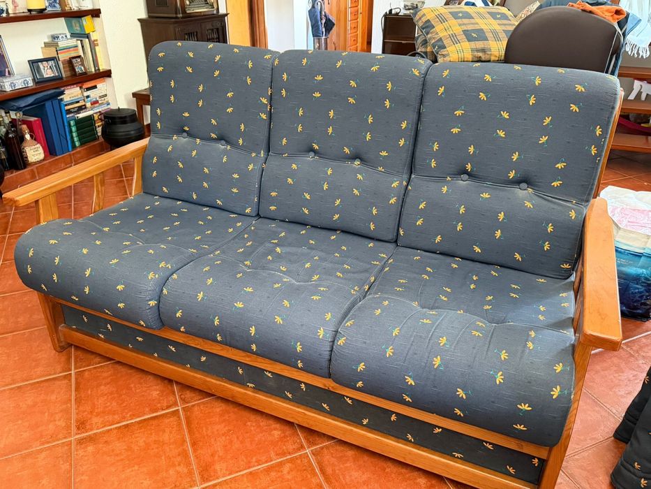 Conjunto de Sofás em Madeira Maciça (3 + 2 Poltronas)