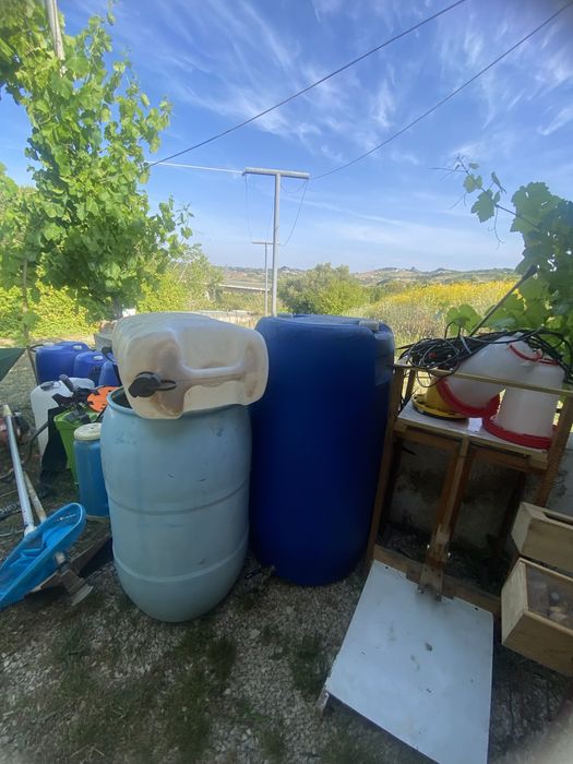 Material para vinha e outros