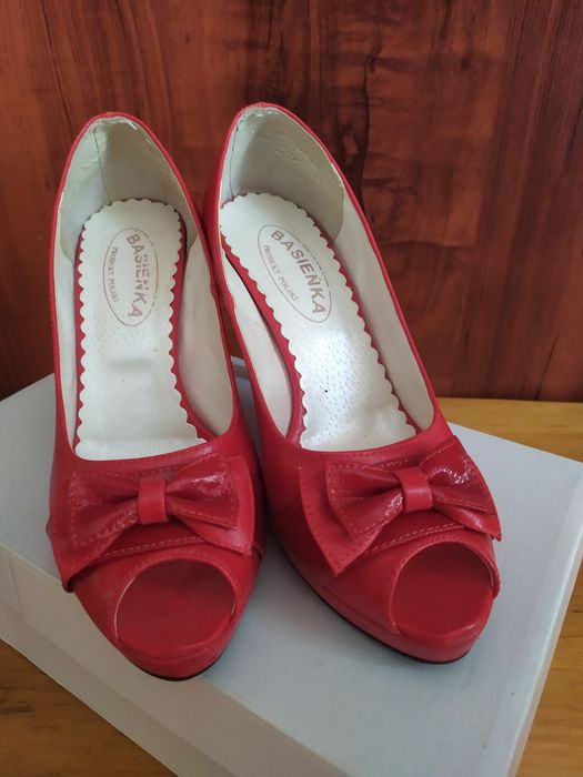 Piekne czerwone szpileczki