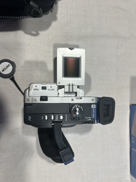 Vende se maquina de filmar ja antiga