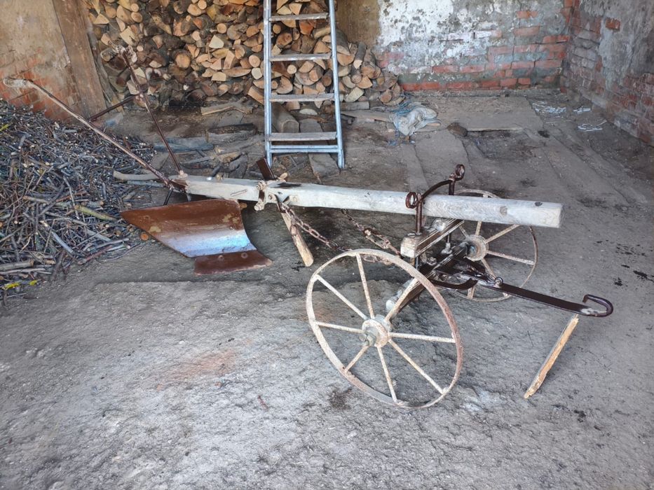 Плуг для коней з колісницею