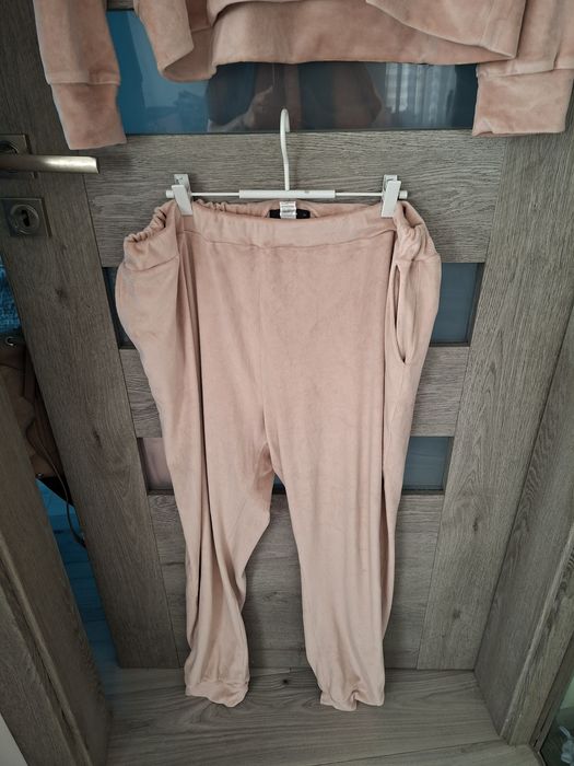 Dresy damskie r 44/46