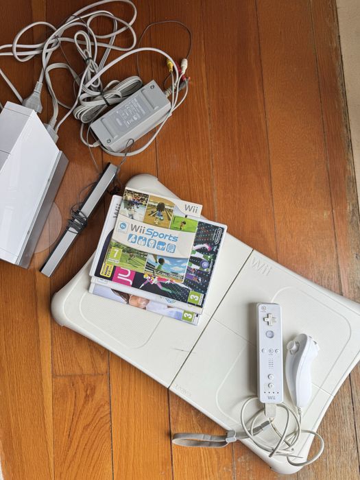 Wii + plataforma+ jogos + comandos