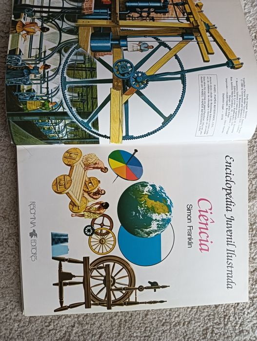 Ciência -	Enciclopédia Juvenil com muitas fotografias e ilustrações