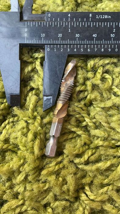 Бувший у використанні в хорошому робочому стані метчик інтегрований зі свердлом діаметром 8мм ніжка 1/4