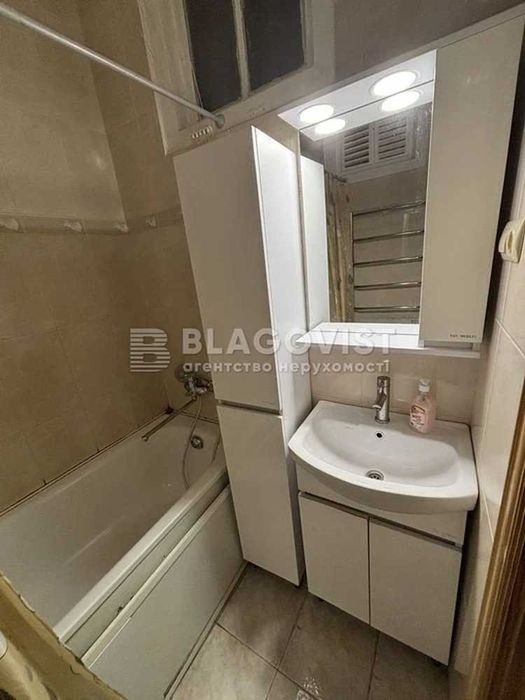 Продаж квартири Героїв Оборони, 3 Виставковий центр