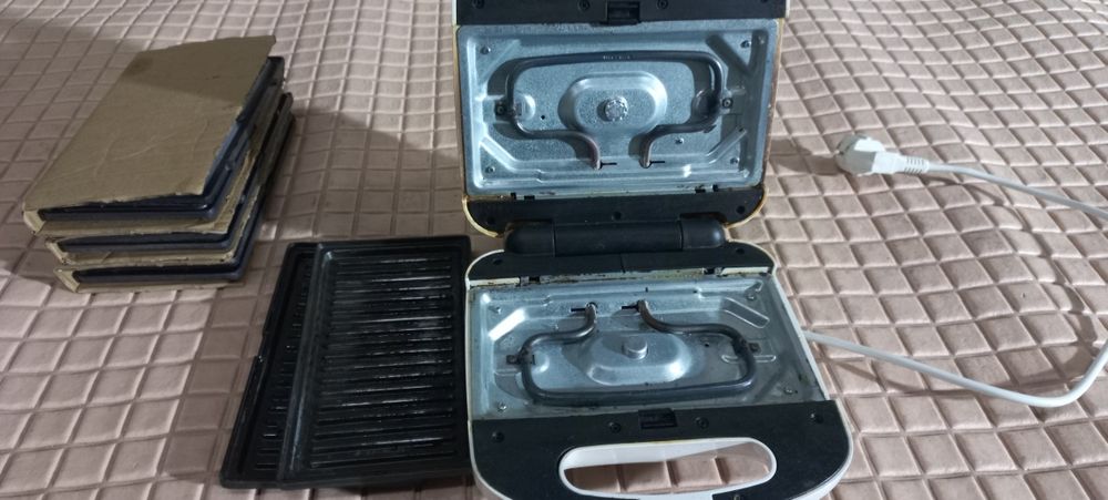 Вафельниця / бутербродниця  Liberton LSM - 8040, робочий стан.