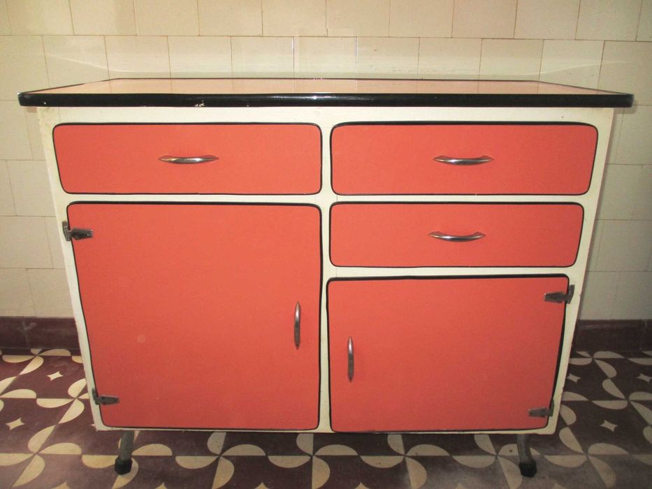 Móvel de Cozinha Vintage Anos 60/70 em Fórmica Laranja