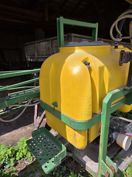 Opryskiwacz 600l 12m