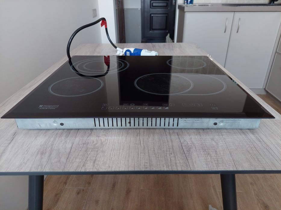 Електрична варильна поверхня Hotpoint Ariston KRO 642