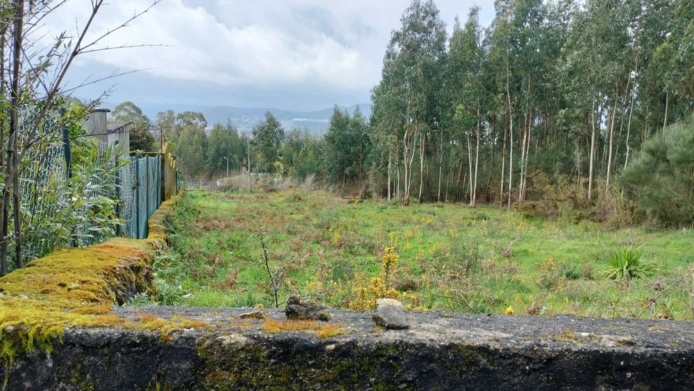 Vende-se terreno para construir moradia