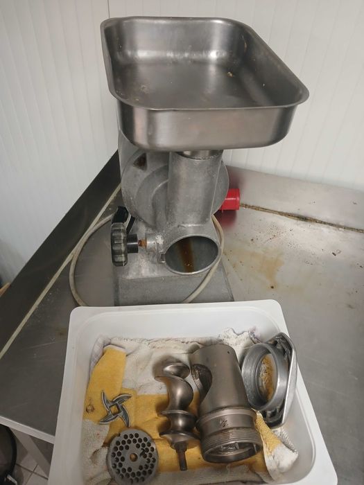 Picadora de Carne Industrial Trifásica com Acessórios - OPORTUNIDADE!