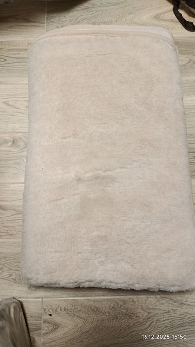 Koc z owczej wełny