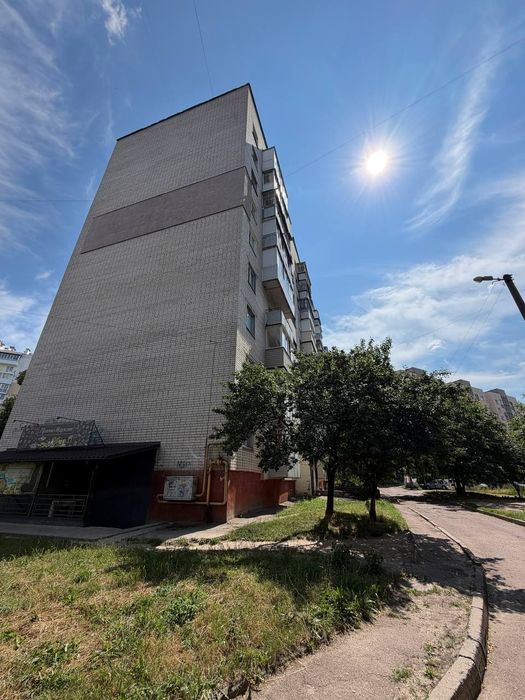 Новинка! 36 м2  Продаж 1 кім квартири+комора своя