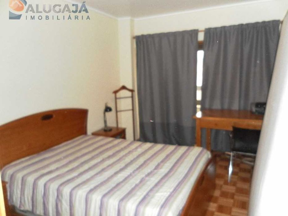 Cama de casal com estrado