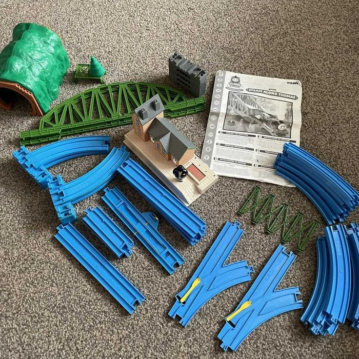 Tomy Thomas & Friends Steam Along Thomas Motorized Train Set: 5