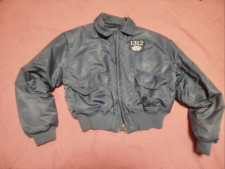 Продам очень дутый бомбер CWU 45