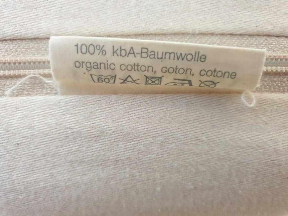 Colchão orgânico Prolana Nele da Alemanha e cama e mesa de cabeceira