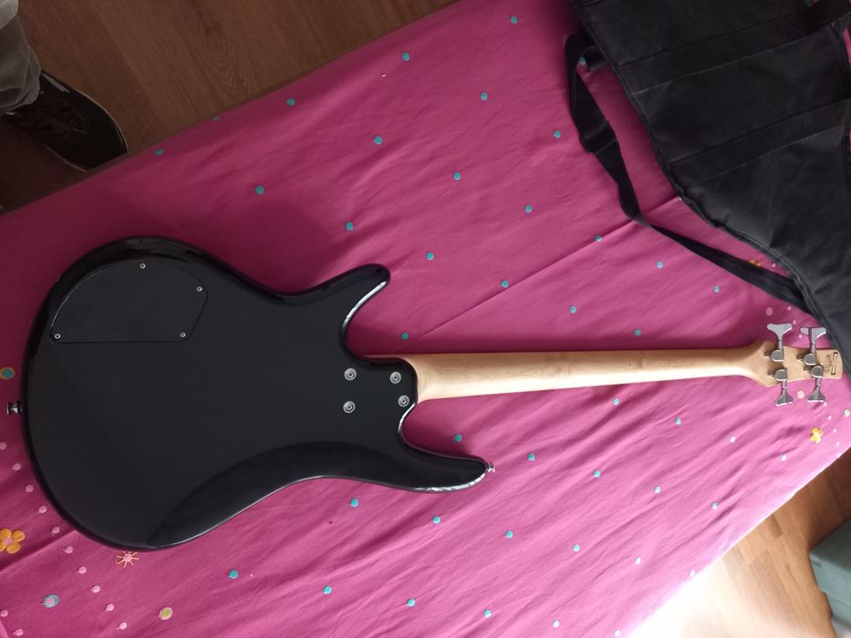 Guitarra baixo  Ibanez